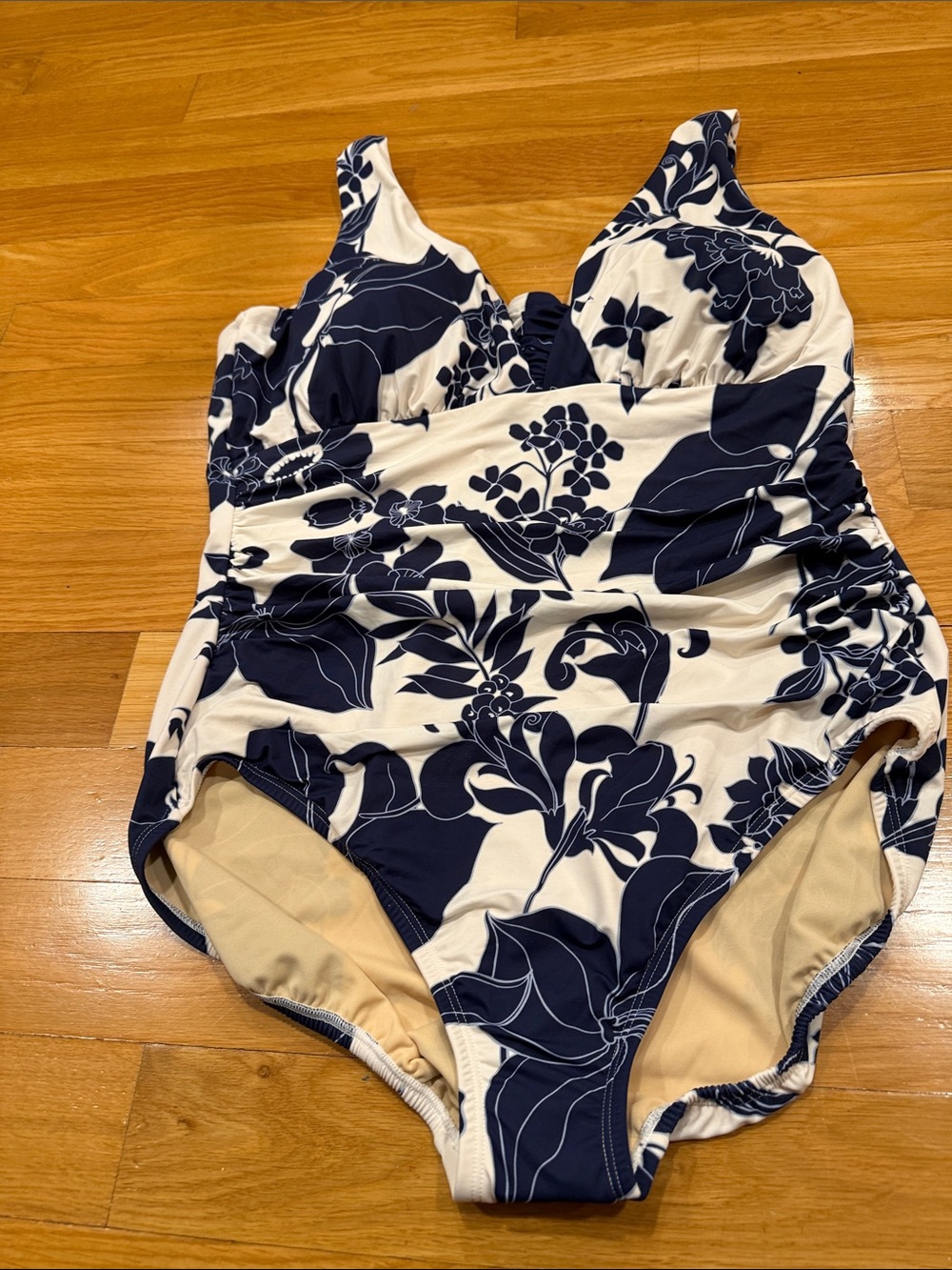 NWT Lands’ End floral one piece swimsuit size 18 .
